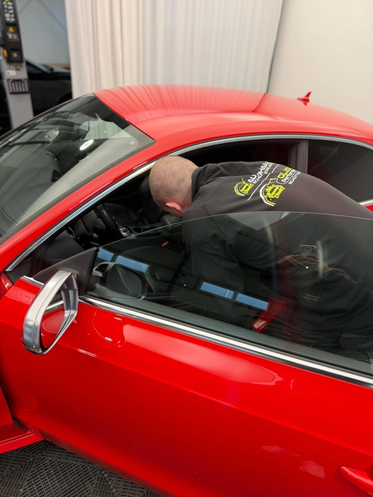 Innenraumaufbereitung eines Sportwagens