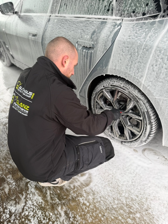 Sorgfältige Felgen- und Radkastenpflege